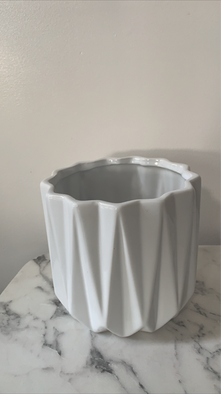 Modern White pattern pot